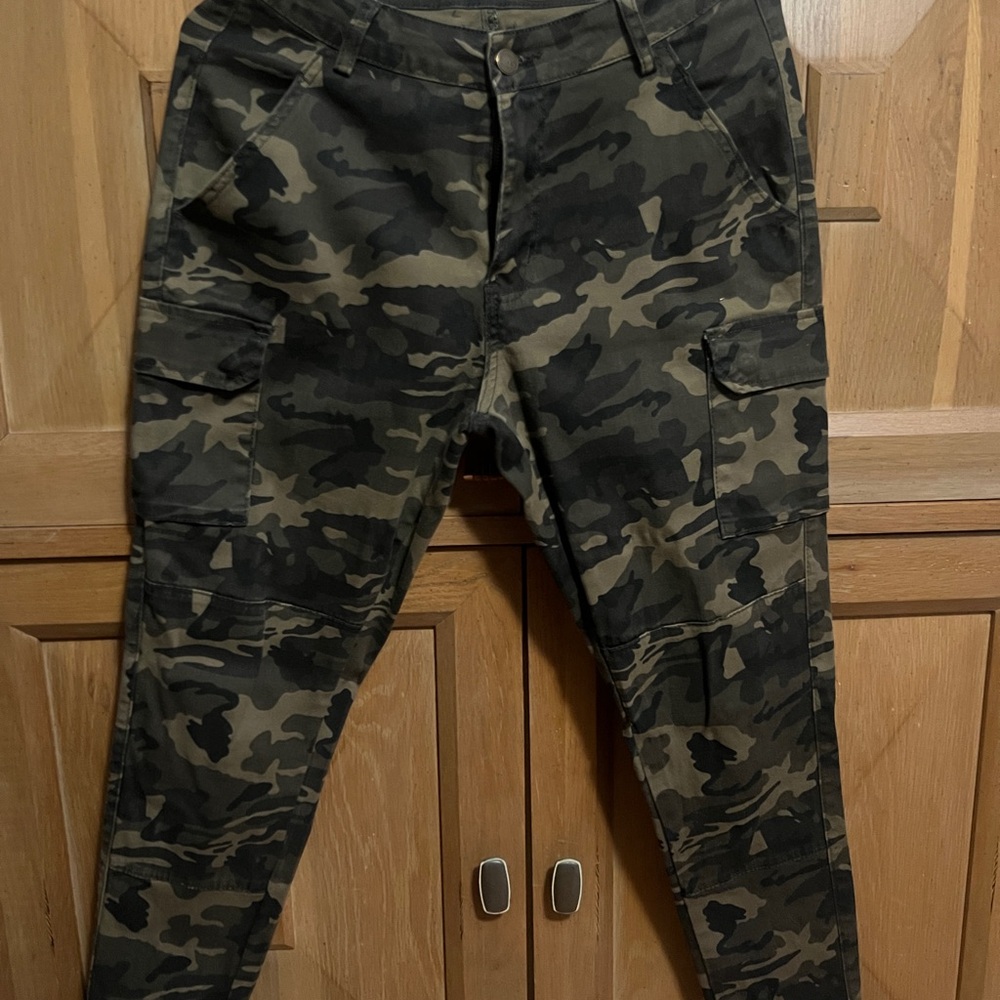 Women’s Camouflage Cargo Pants